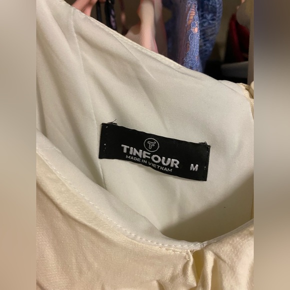 [NEED GONE] Tinfour Ivory Cream Romper - Picture 5 of 5